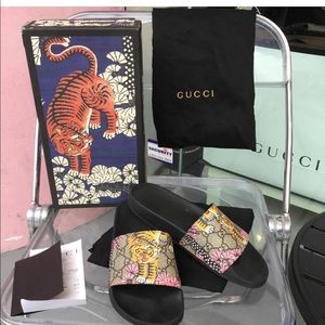 Gucci bengal slides size 7
